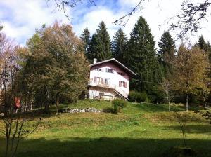 La casa in val Giardini che Mario si costruì con le proprie mani, assieme ai figli e a un gruppo di muratori, e dove visse fino all’ultimo giorno