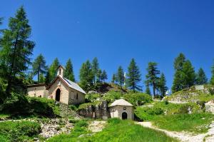The little church of Lozze (ph: Roberto Costa Ebech)